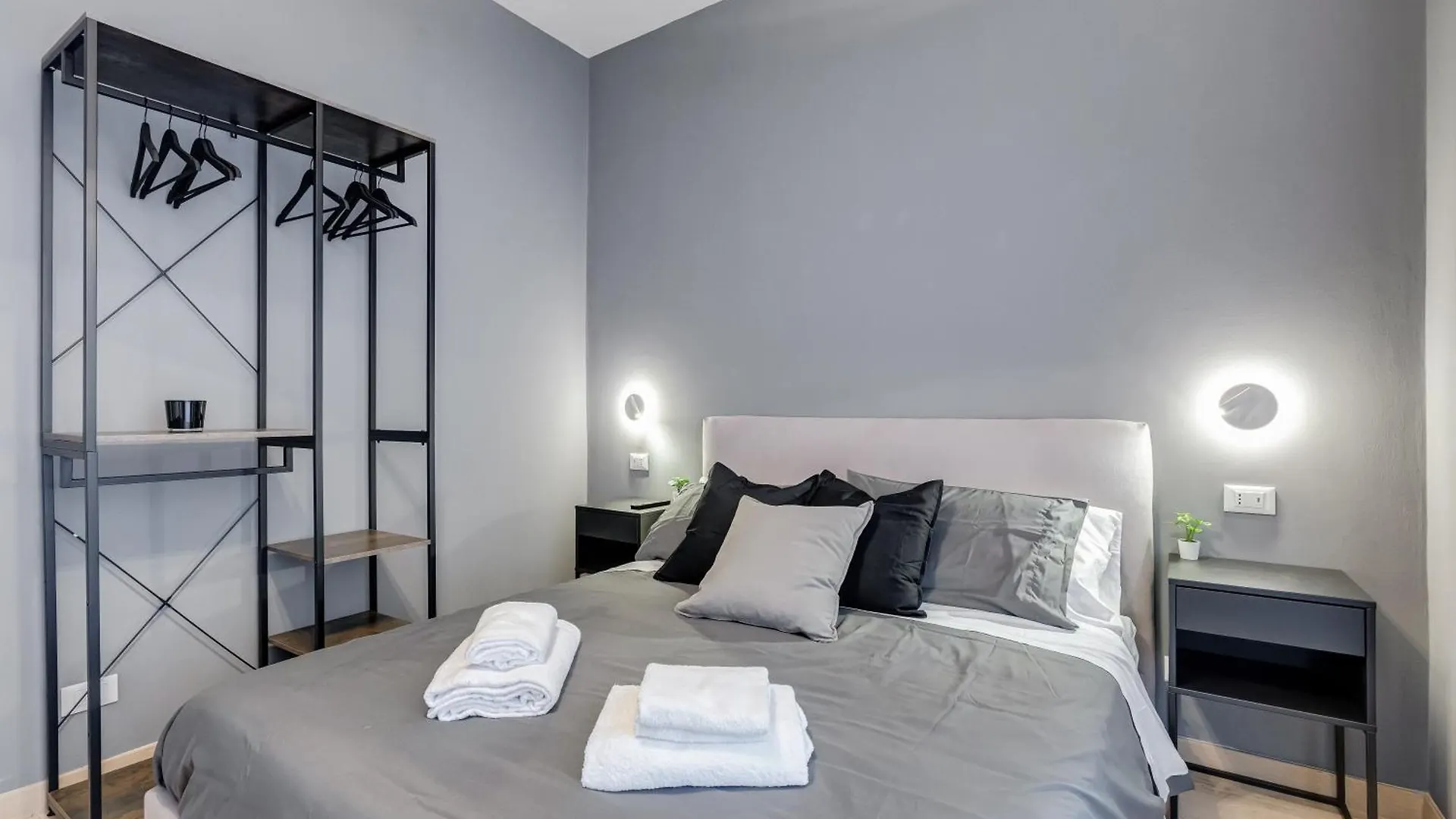 Classy 2-Bdr In Termini District Rome Italy