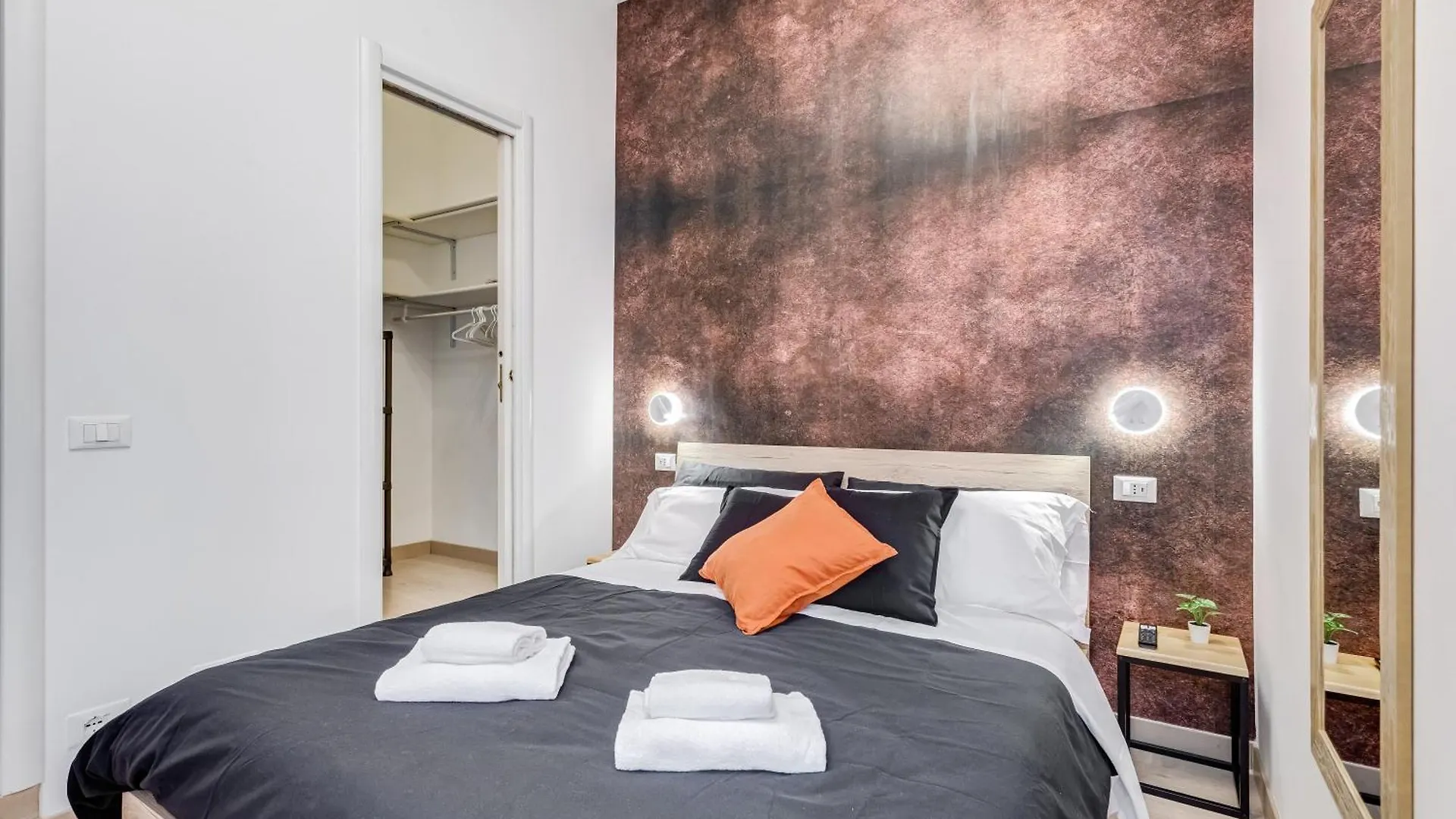 Apartment Classy 2-Bdr In Termini District Rome Italy