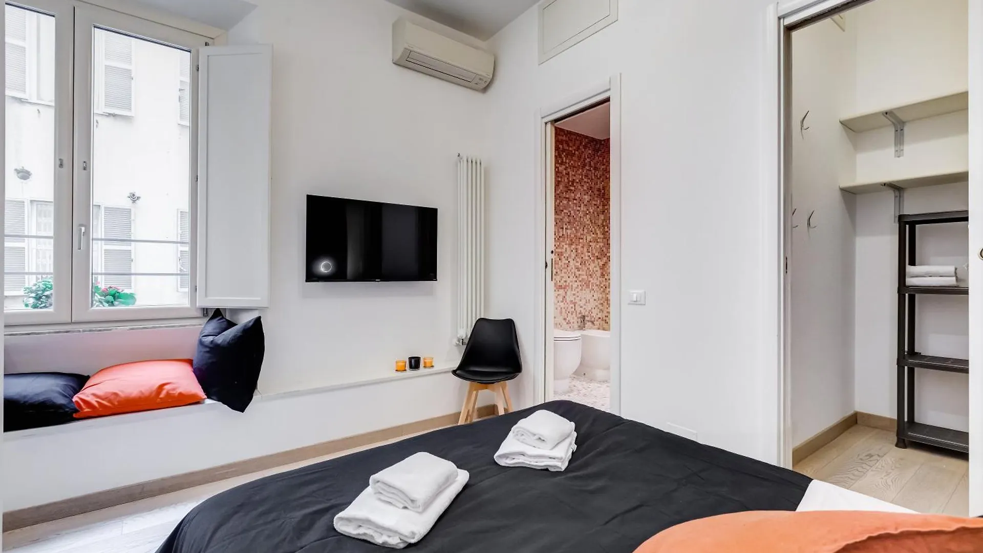 Classy 2-Bdr In Termini District Rome
