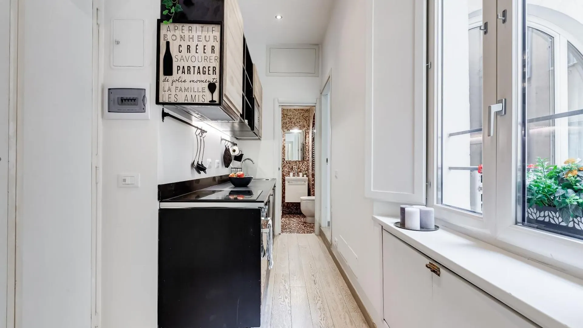 Classy 2-Bdr In Termini District Rome