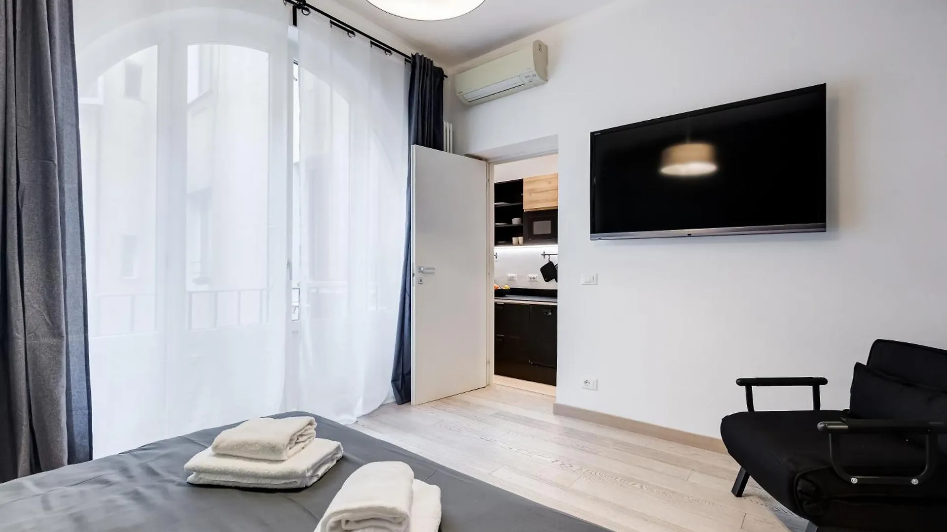 Classy 2-Bdr In Termini District Rome