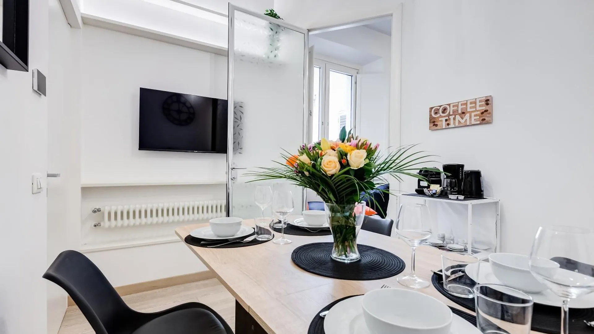 Classy 2-Bdr In Termini District Rome Italy
