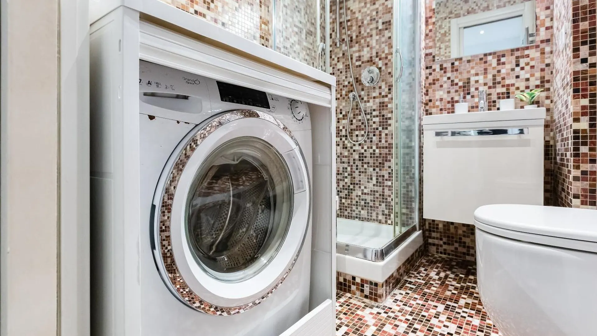Classy 2-Bdr In Termini District Rome Italy