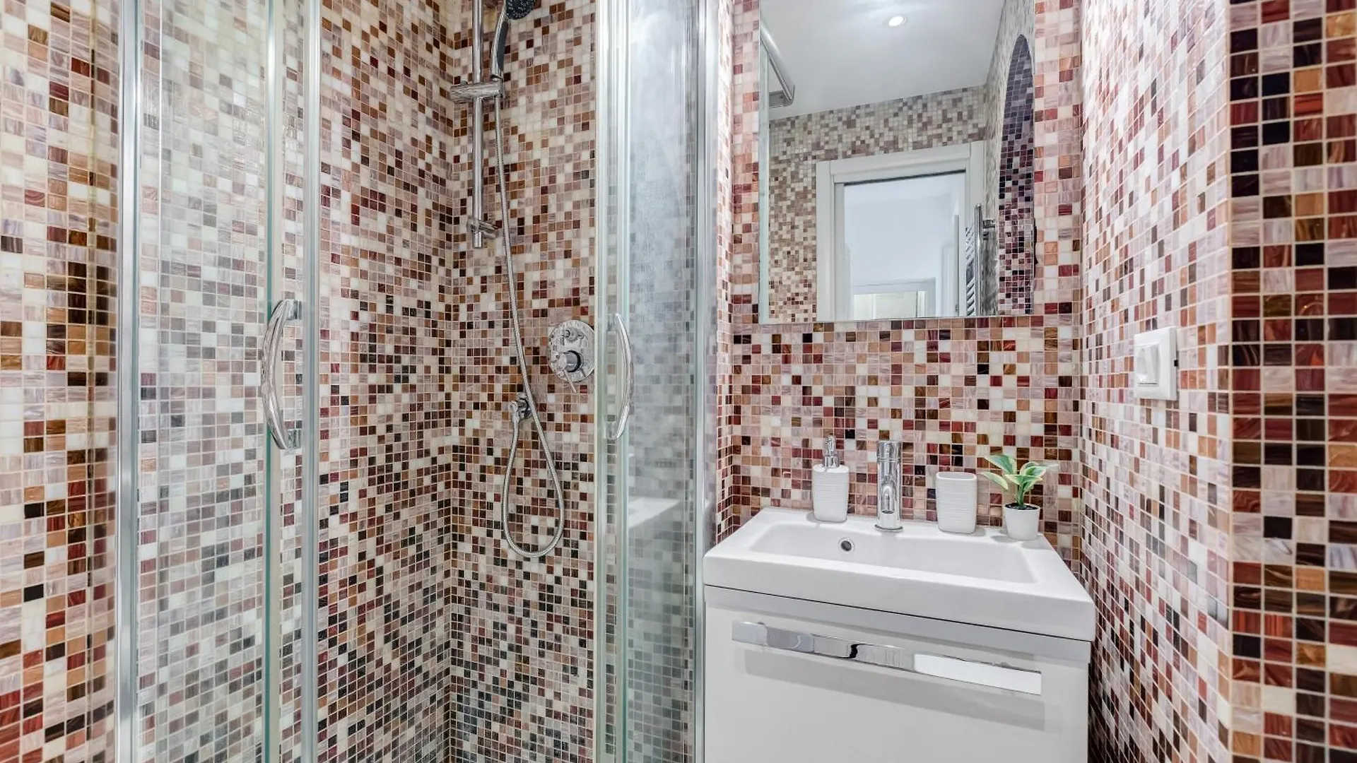 Classy 2-Bdr In Termini District Rome Apartment