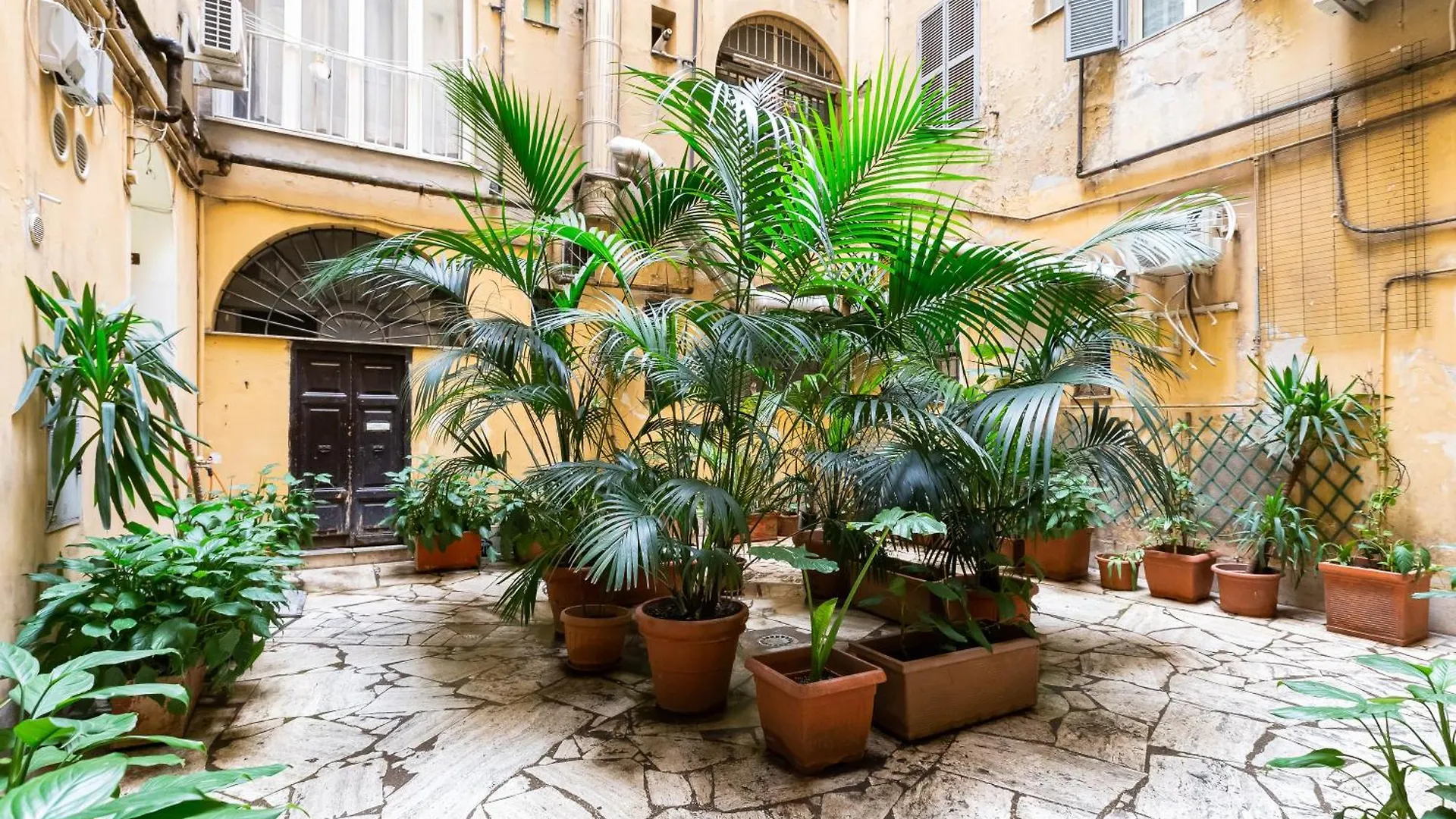 Classy 2-Bdr In Termini District Rome Italy