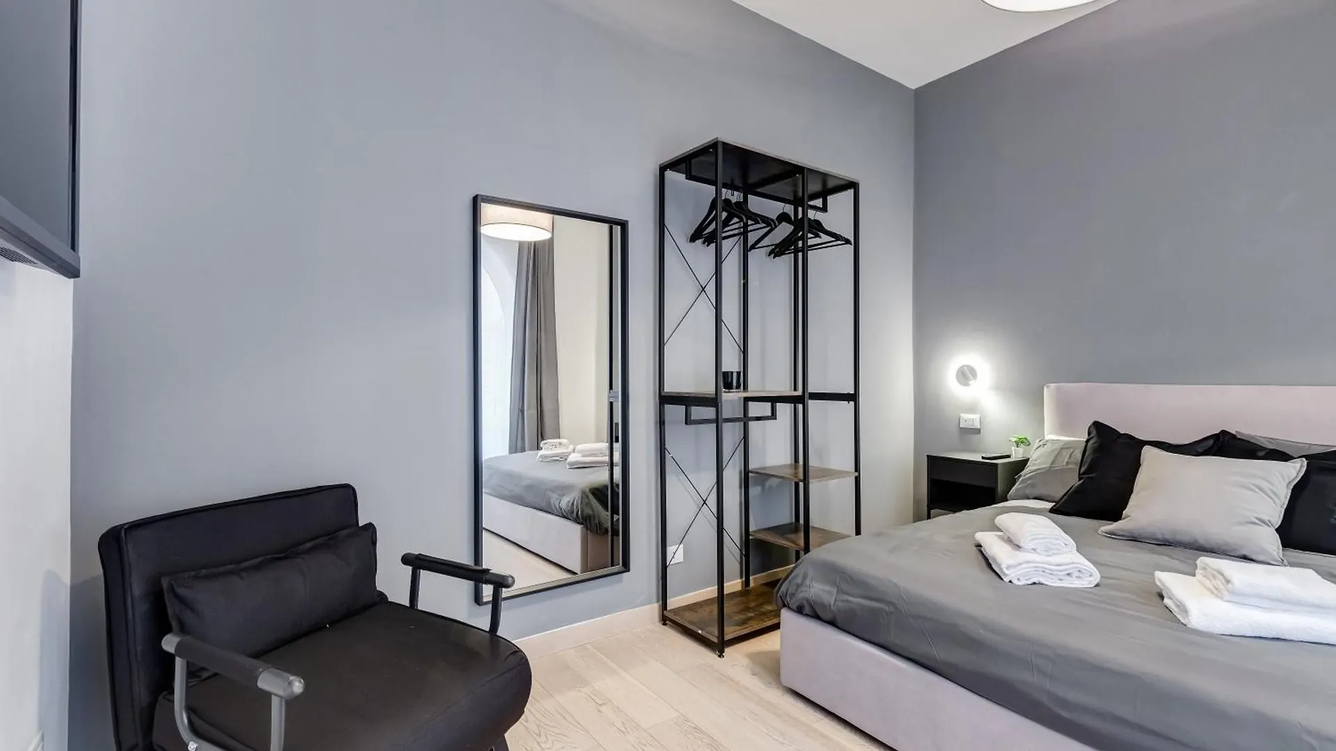 Apartment Classy 2-Bdr In Termini District Rome Italy